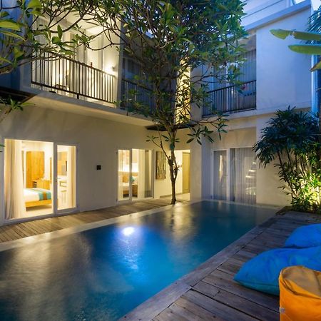 Casa Kayu Aya Hotel Seminyak Buitenkant foto